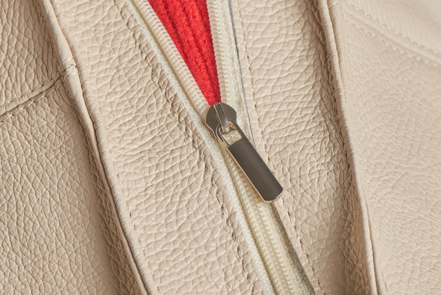 Detailed stitching on Italian leather handbag – hand-sewn in Florence.