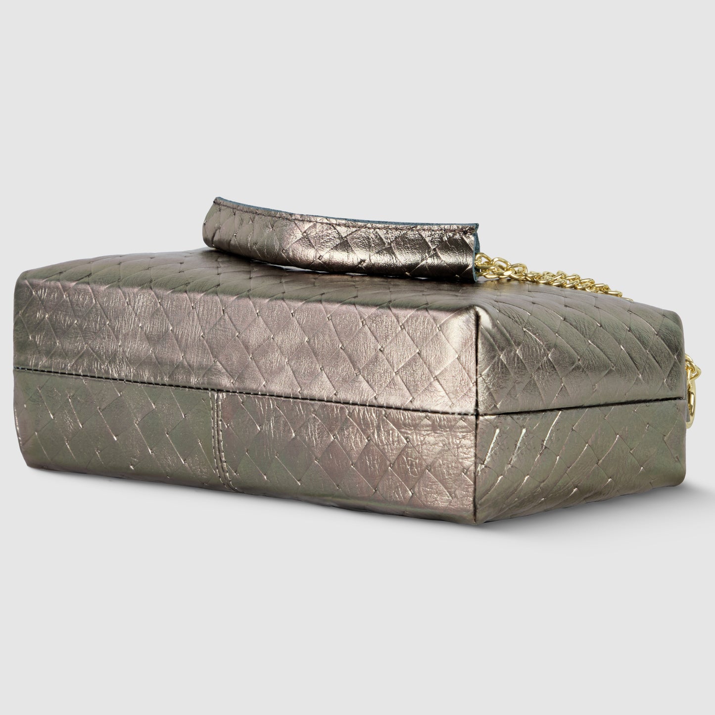 A metallic woven-texture clutch bag, showcasing refined Italian craftsmanship, features a matching handle and gold chain strap, displayed against a plain light gray background.